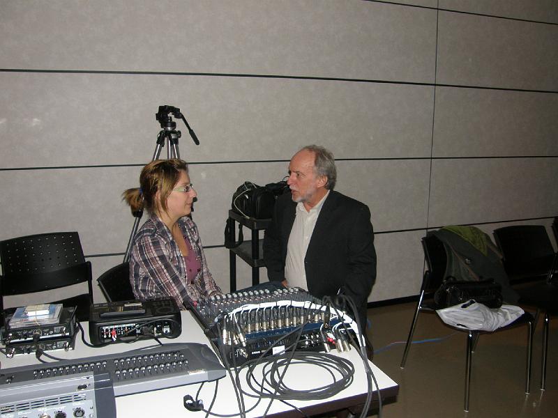 PB050020.JPG - Pascale Demontigny-Gauthier, responsable de l'enregistrement  vidéo, et Jacques Brodeur, du comité organisateur